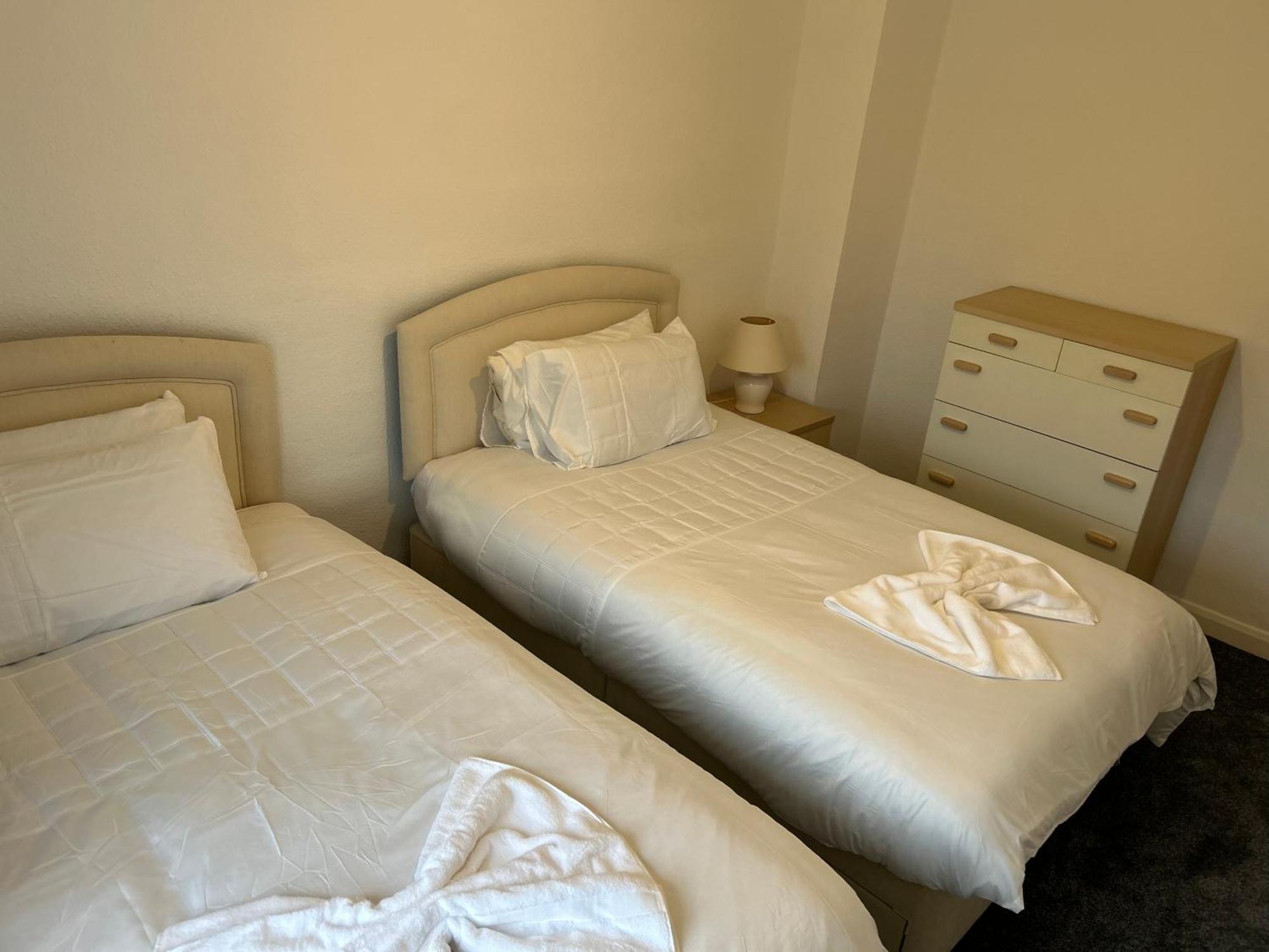 Family Home Near Cribbs Causeway And The Wave, Just 2 Minutes From Airbus And Rolls Royce Bristol Eksteriør bilde