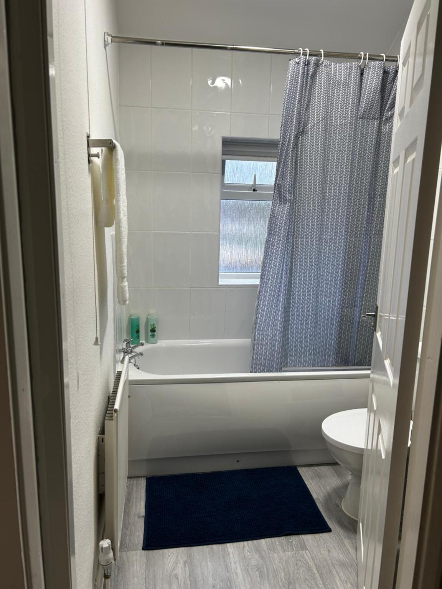Family Home Near Cribbs Causeway And The Wave, Just 2 Minutes From Airbus And Rolls Royce Bristol Eksteriør bilde