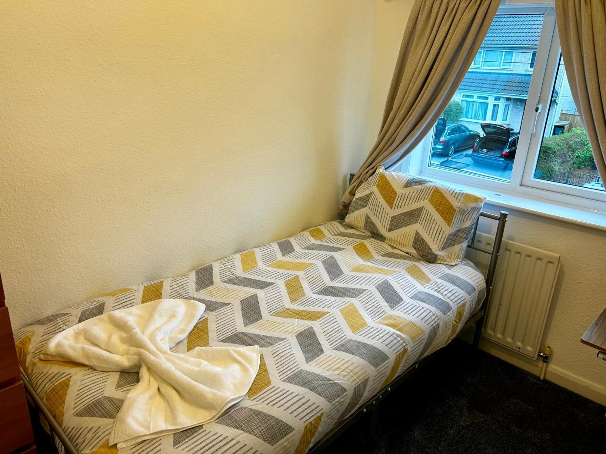 Family Home Near Cribbs Causeway And The Wave, Just 2 Minutes From Airbus And Rolls Royce Bristol Eksteriør bilde